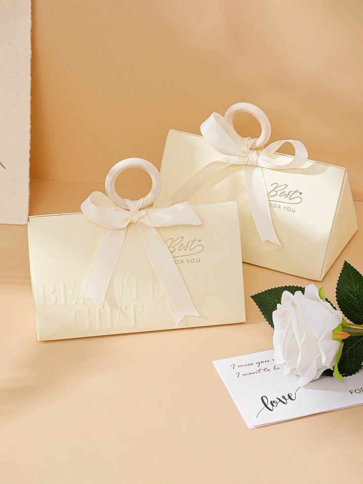 Triangle Favor Box