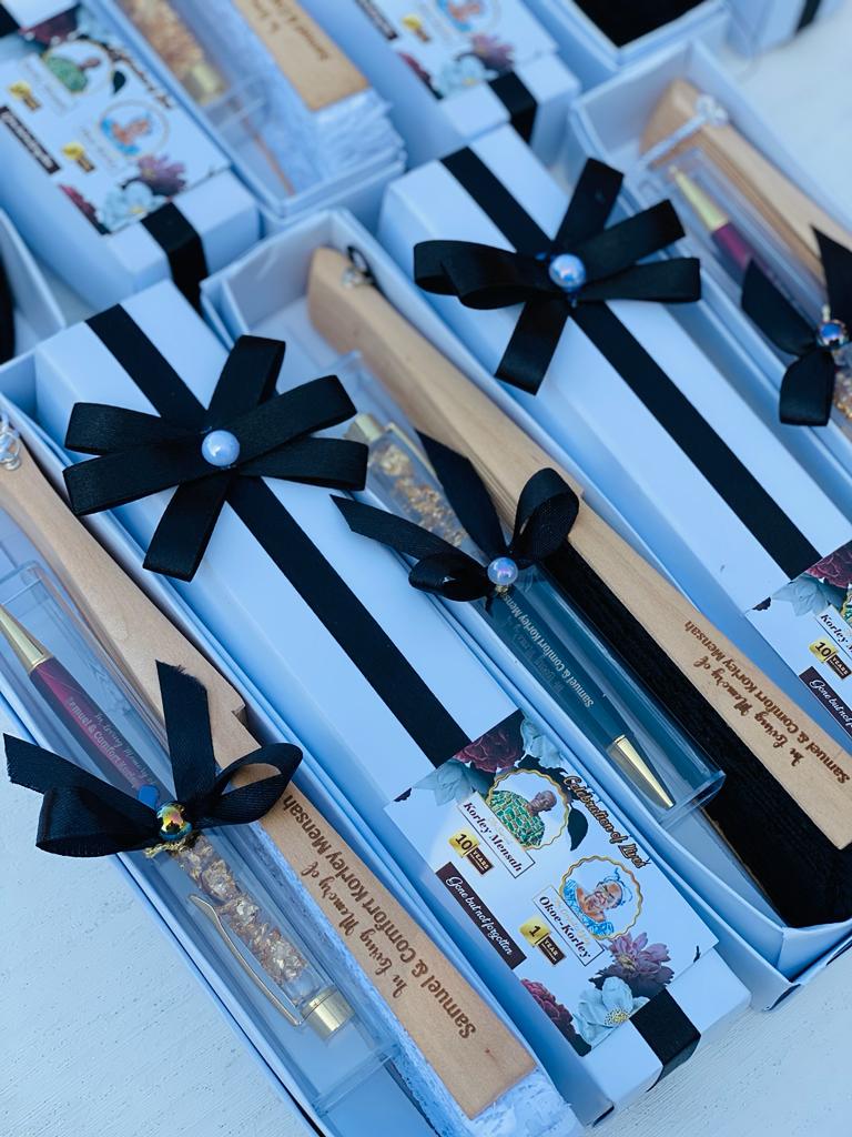 Wooden Laced Fan & Pen Set